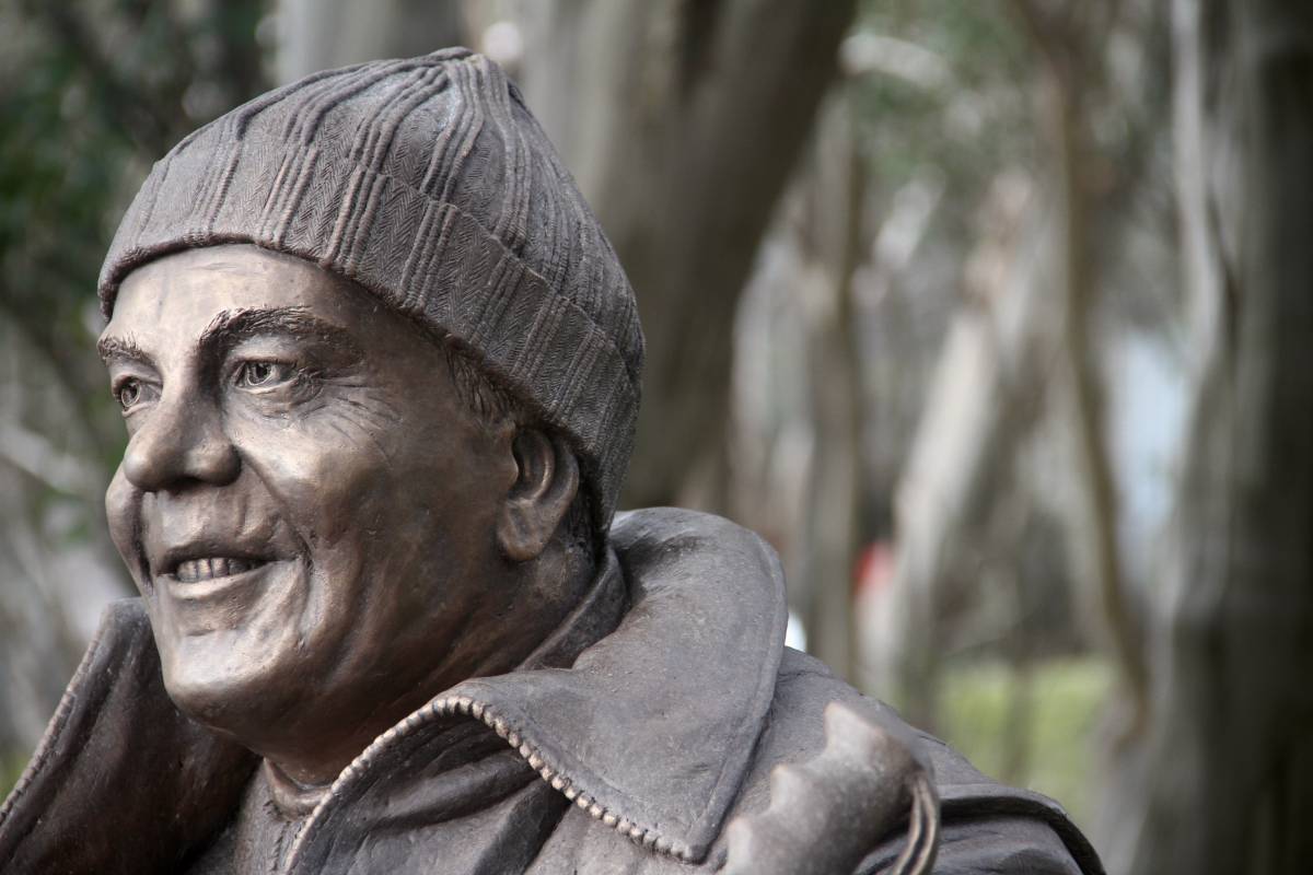 Close up detail of Hans' face in the sculpture